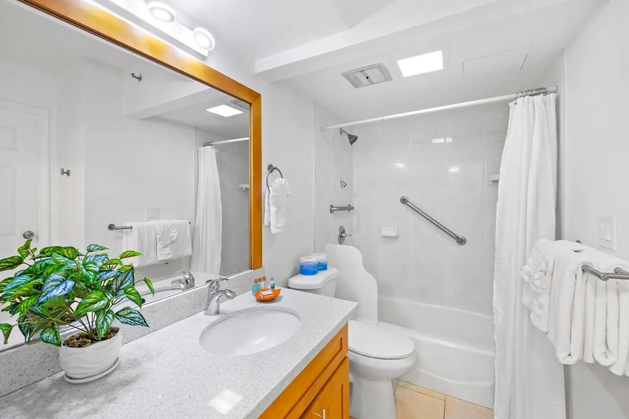 City & Ocean Views 1Br, Steps From Waikiki Beach & Free Parking! Honolulu 0*,