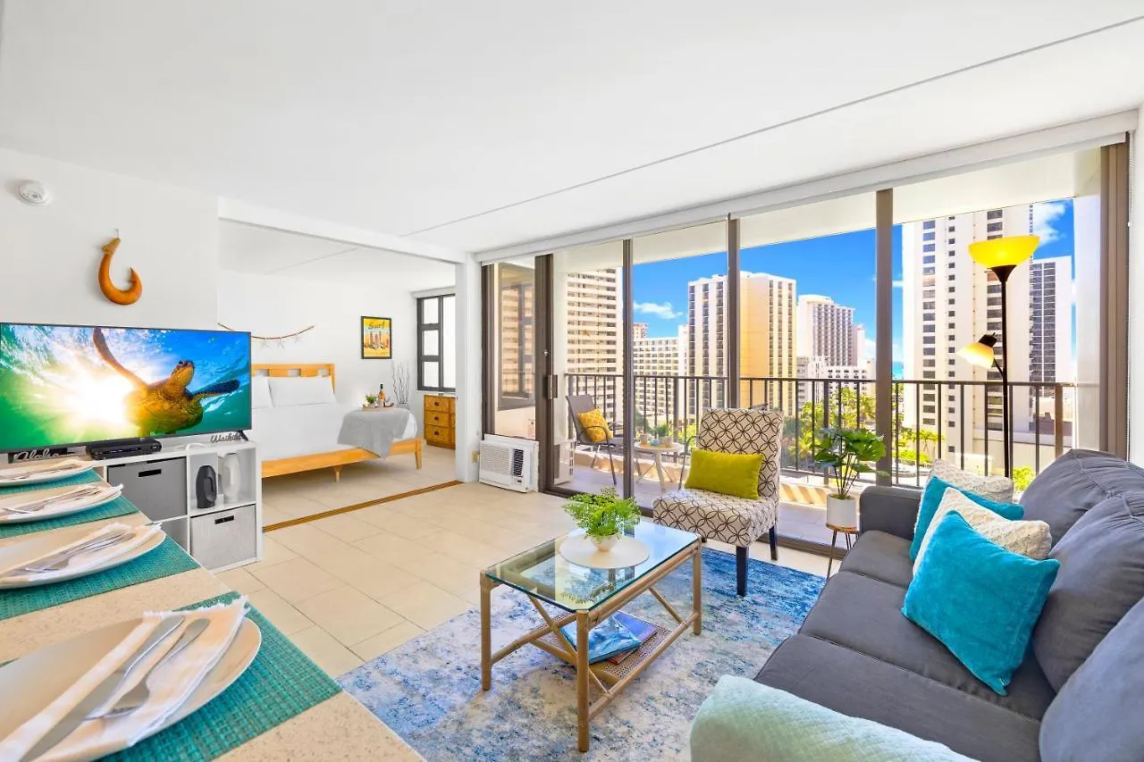City & Ocean Views 1Br, Steps From Waikiki Beach & Free Parking! Honolulu