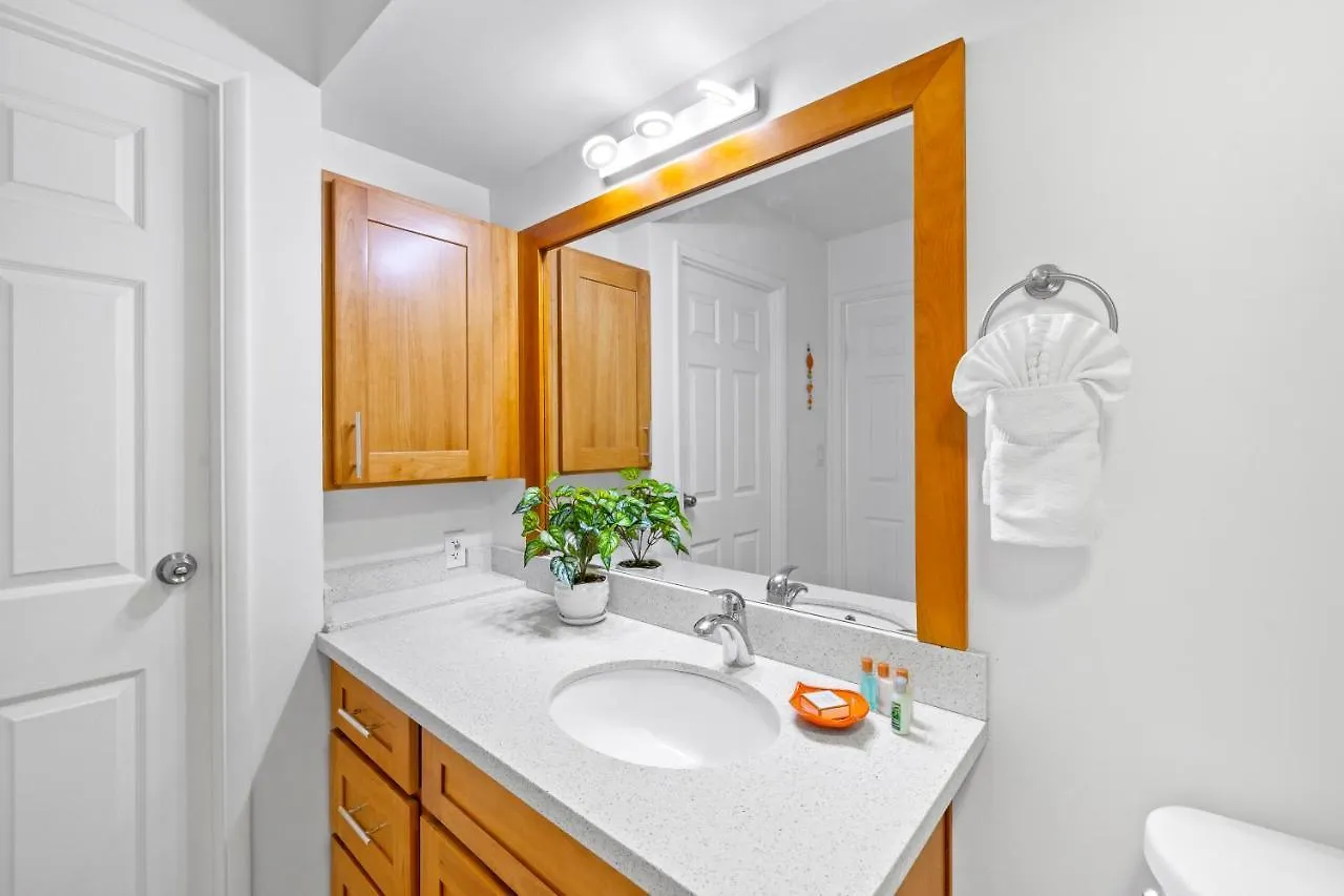 Daire City & Ocean Views 1Br, Steps From Waikiki Beach & Free Parking! Honolulu
