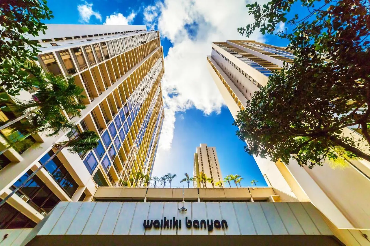 City & Ocean Views 1Br, Steps From Waikiki Beach & Free Parking! Honolulu