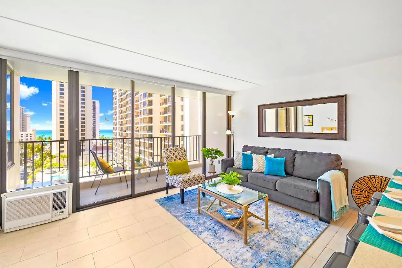 City & Ocean Views 1Br, Steps From Waikiki Beach & Free Parking! Honolulu ABD