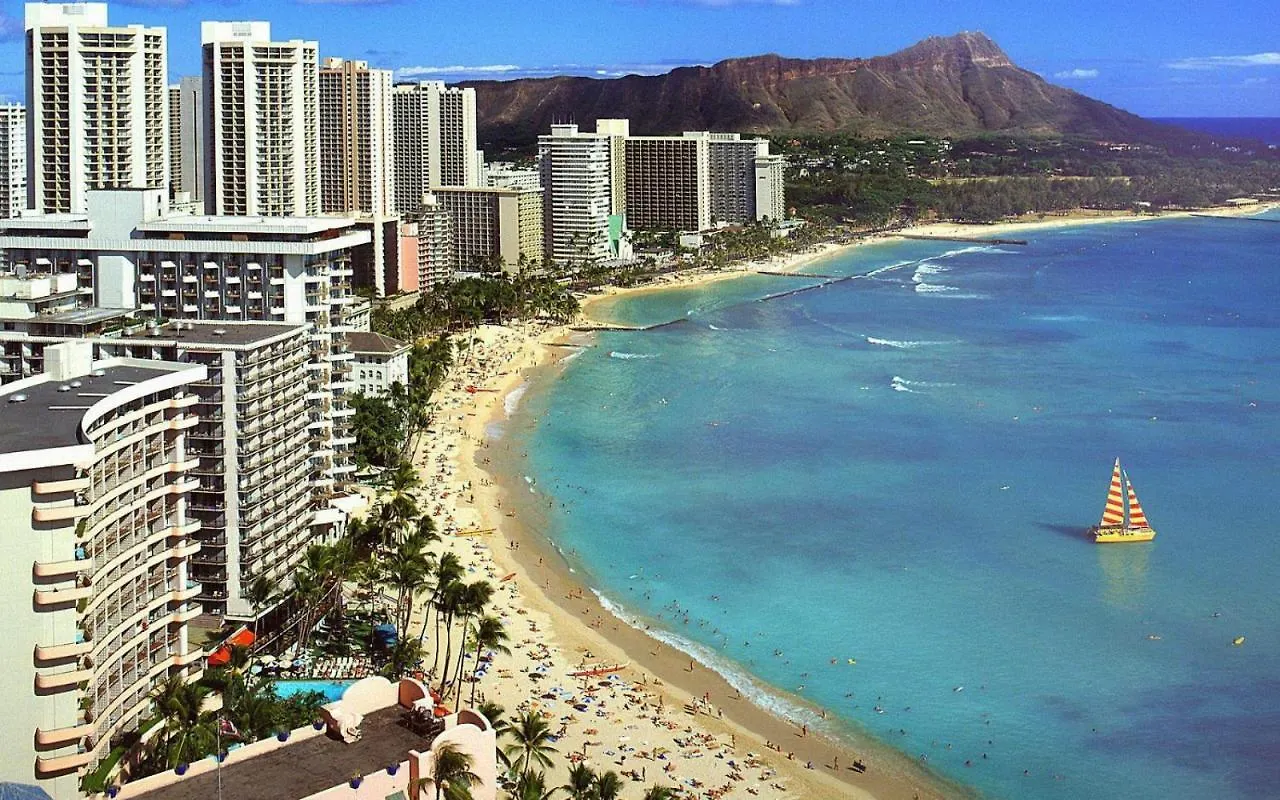 City & Ocean Views 1Br, Steps From Waikiki Beach & Free Parking! Honolulu Daire