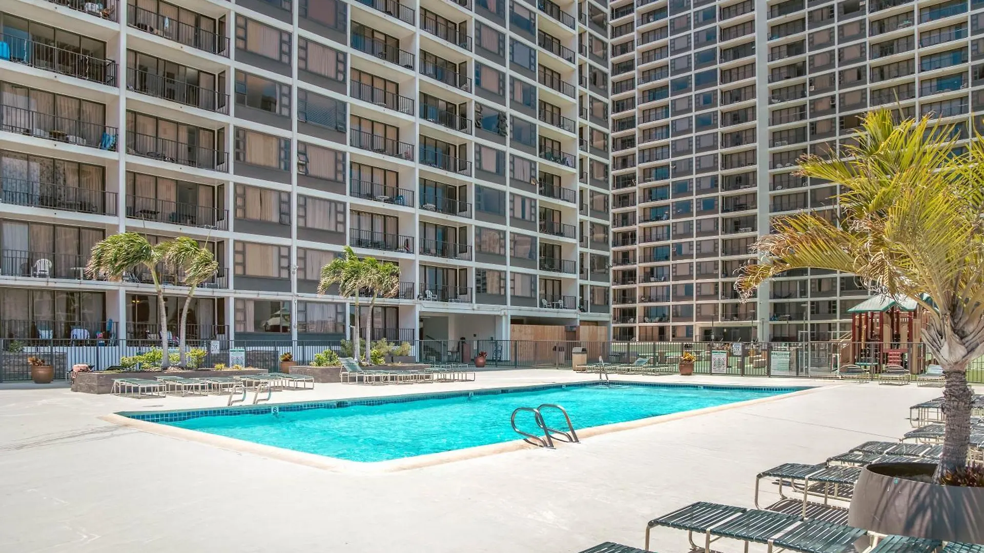 City & Ocean Views 1Br, Steps From Waikiki Beach & Free Parking! Honolulu Daire