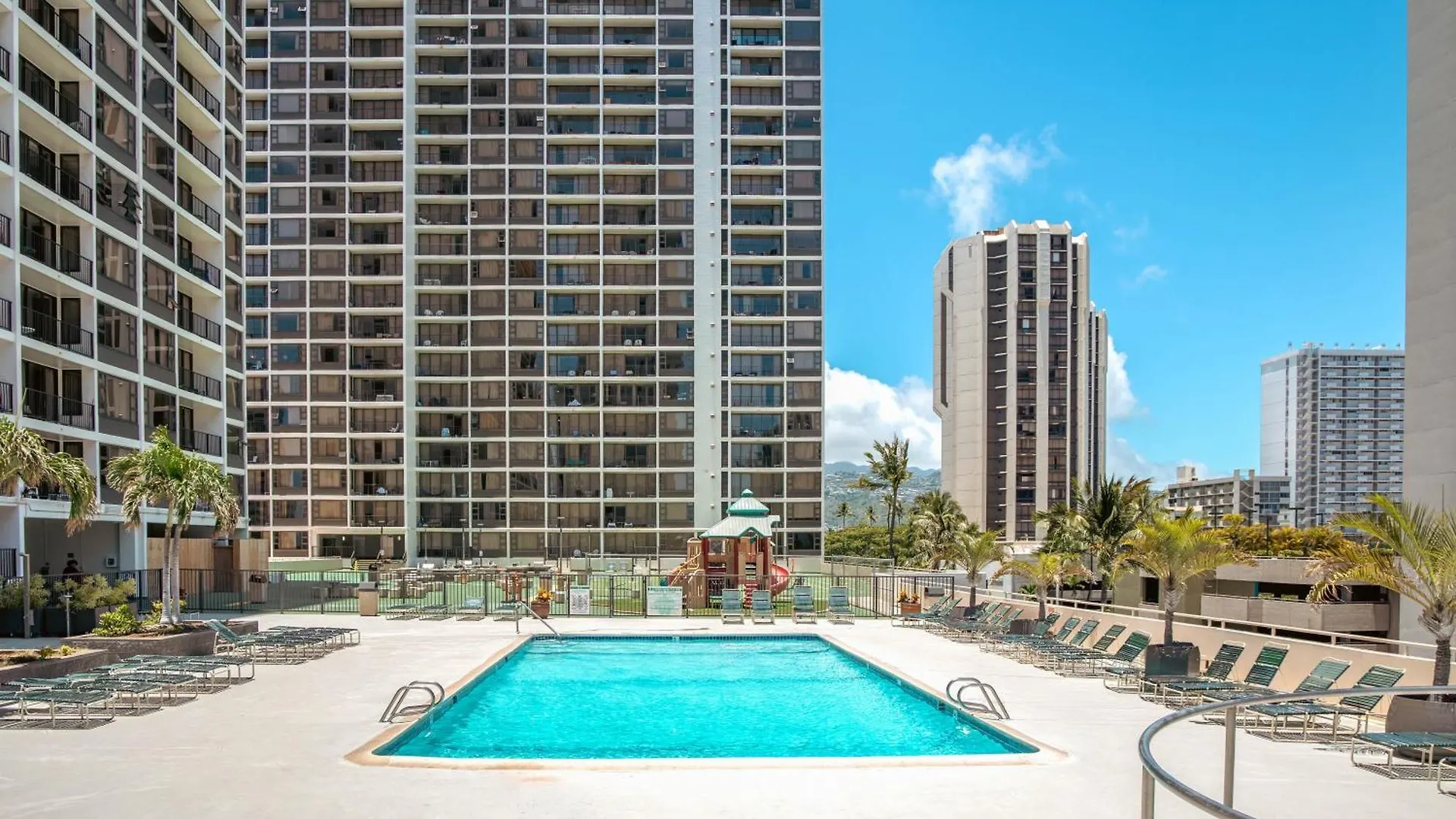 City & Ocean Views 1Br, Steps From Waikiki Beach & Free Parking! Honolulu 0*,  ABD